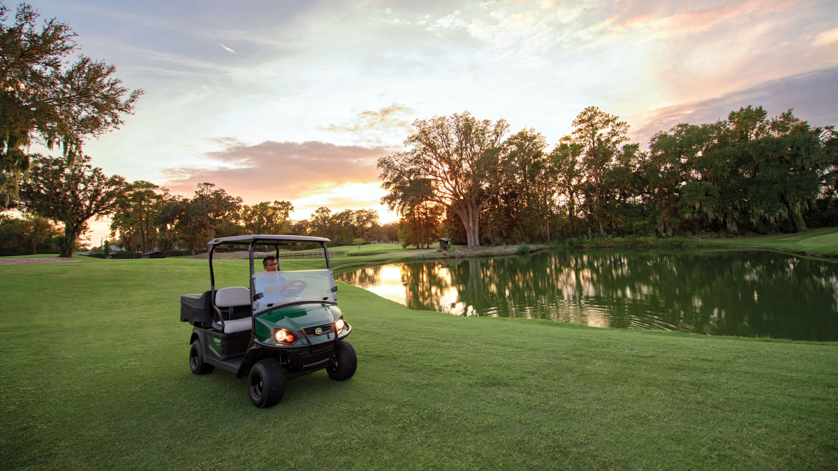 Cushman Hauler 800 Golf Utility Vehicle